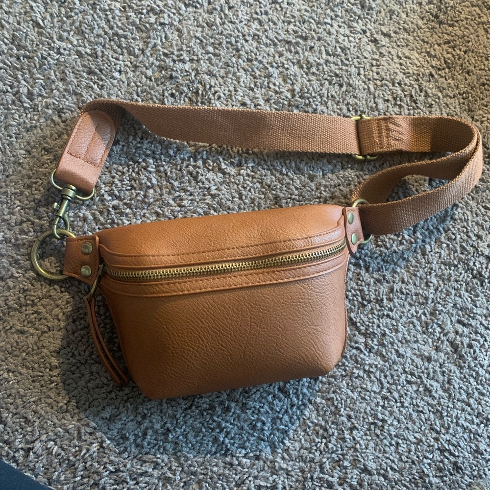Universal Thread ‘Belt Bag’